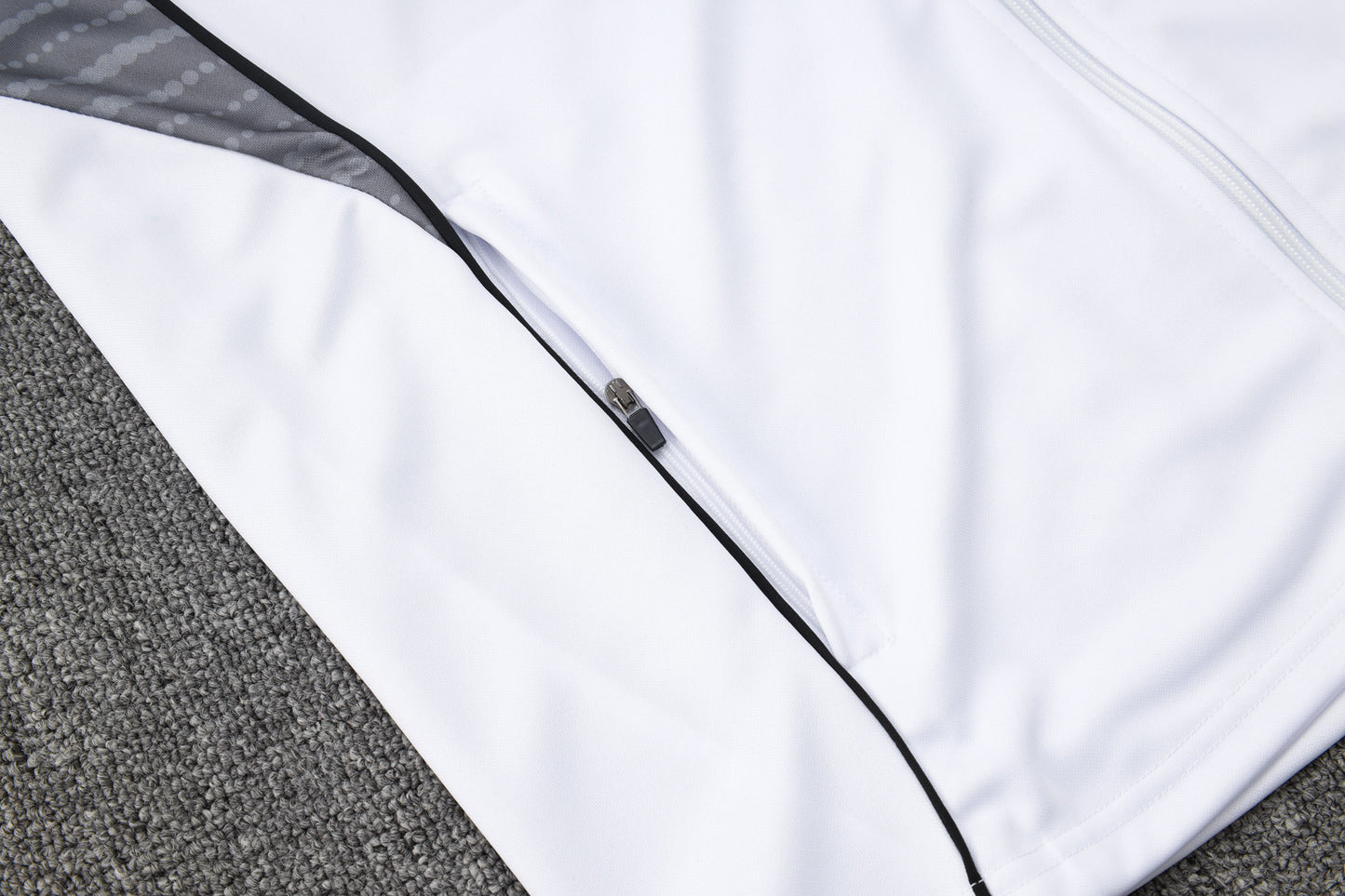 Chándal Real Madrid Blanco y Negro 2025/2026