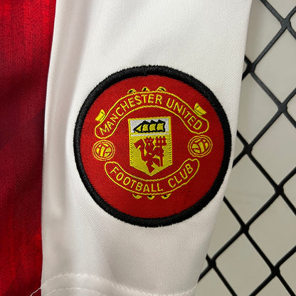 Conjunto Manchester United Kids Umbro – “Theatre of Dreams” Edición Clásica