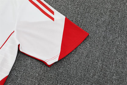 Ajax 25/26 – Blanco con detalles rojo y negro