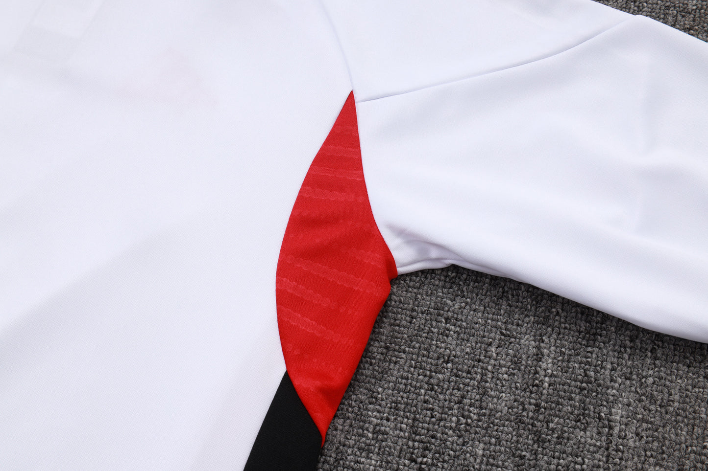 Chándal Bayern Múnich 2025/2026 – Blanco y Negro con Detalles Rojos