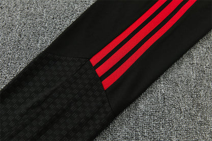 Chándal Manchester United Rojo y Negro 2026/27 – Adidas – Conjunto de Entrenamiento