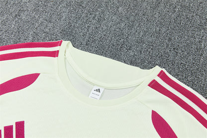 Conjunto Real Madrid Entrenamiento Blanco y Rosa 26/27