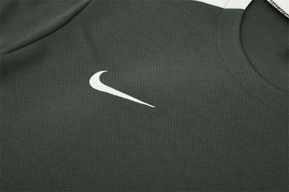 Set Oficial Chelsea Cuarta Equipación 25/26 – Minimalismo y Fuerza en Verde Oscuro