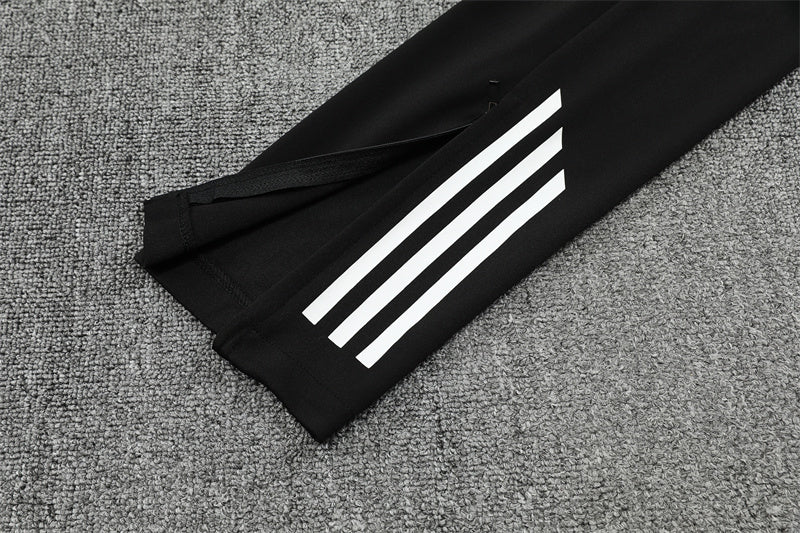 MANCHESTER UNITED – KIT DE ENTRENAMIENTO 2025/26