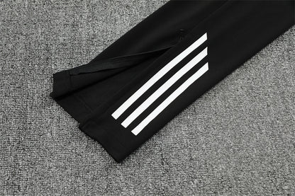 MANCHESTER UNITED – KIT DE ENTRENAMIENTO 2025/26