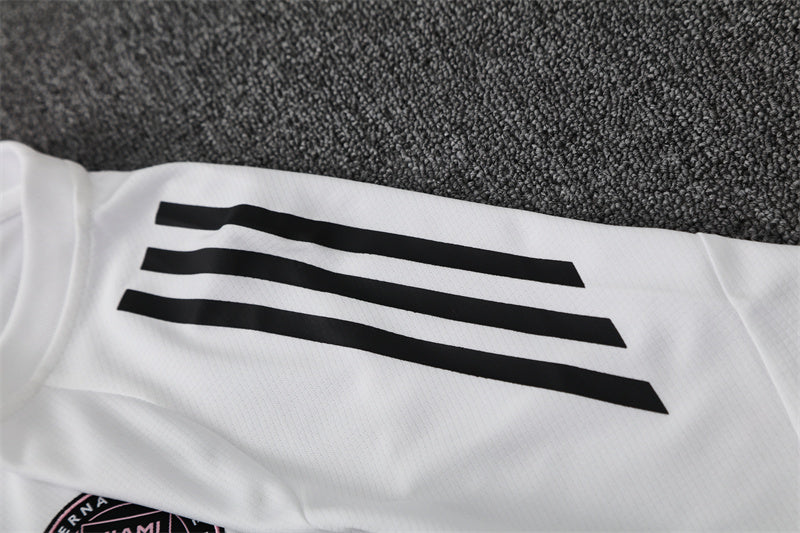 Set Oficial Inter Miami Visitante 25/26 – Elegancia Minimalista en Blanco y Negro