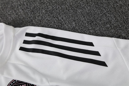 Set Oficial Inter Miami Visitante 25/26 – Elegancia Minimalista en Blanco y Negro