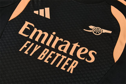 Conjunto Arsenal Entrenamiento Negro y Naranja 26/27