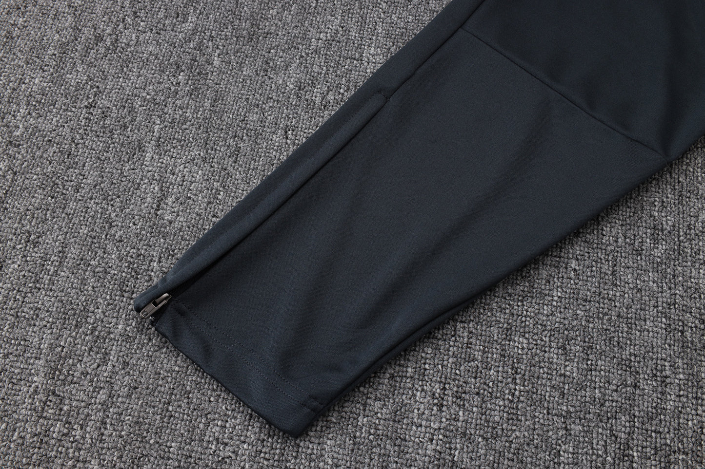 Chándal Real Madrid 2025/2026 – Elegancia Merengue