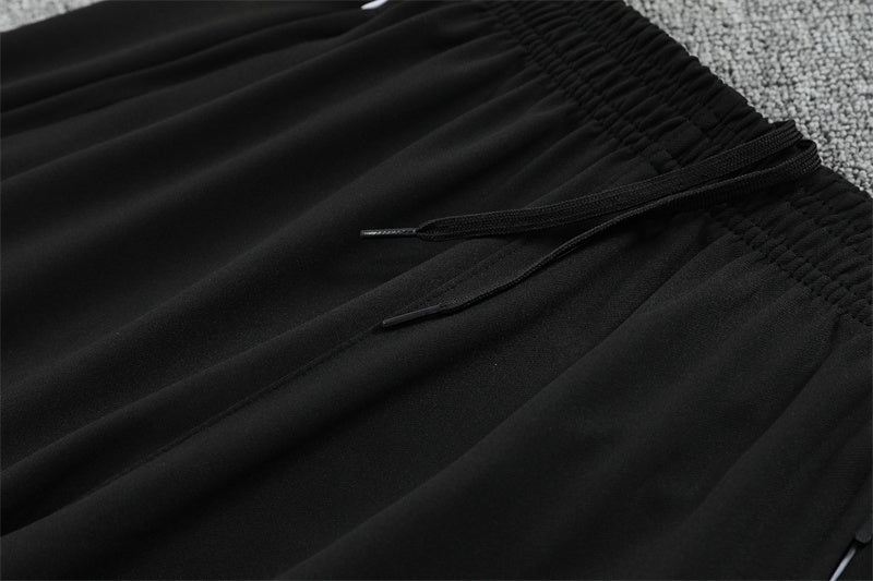 Chándal Real Madrid x Marvel Temporada 2025/2026 – Edición Especial Blanco y Negro