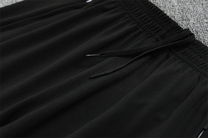 Chándal Real Madrid x Marvel Temporada 2025/2026 – Edición Especial Blanco y Negro