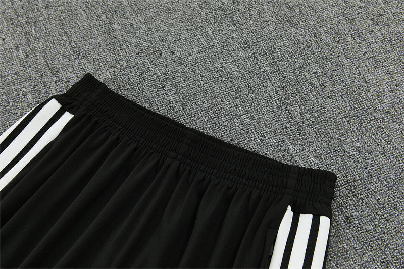 Chándal Liverpool Blanco y Negro 2026/27 – Adidas – Conjunto de Entrenamiento
