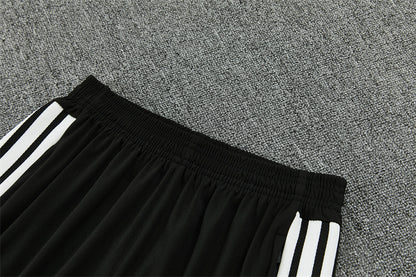 Chándal Liverpool Blanco y Negro 2026/27 – Adidas – Conjunto de Entrenamiento