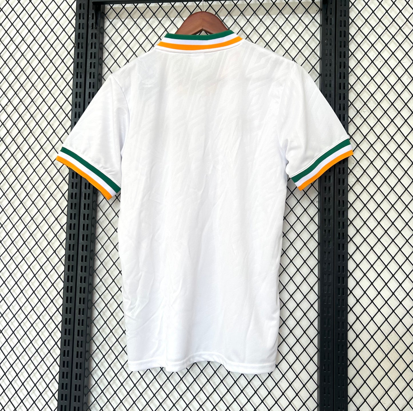 Camiseta Irlanda Retro 1990 – Blanca Clásica