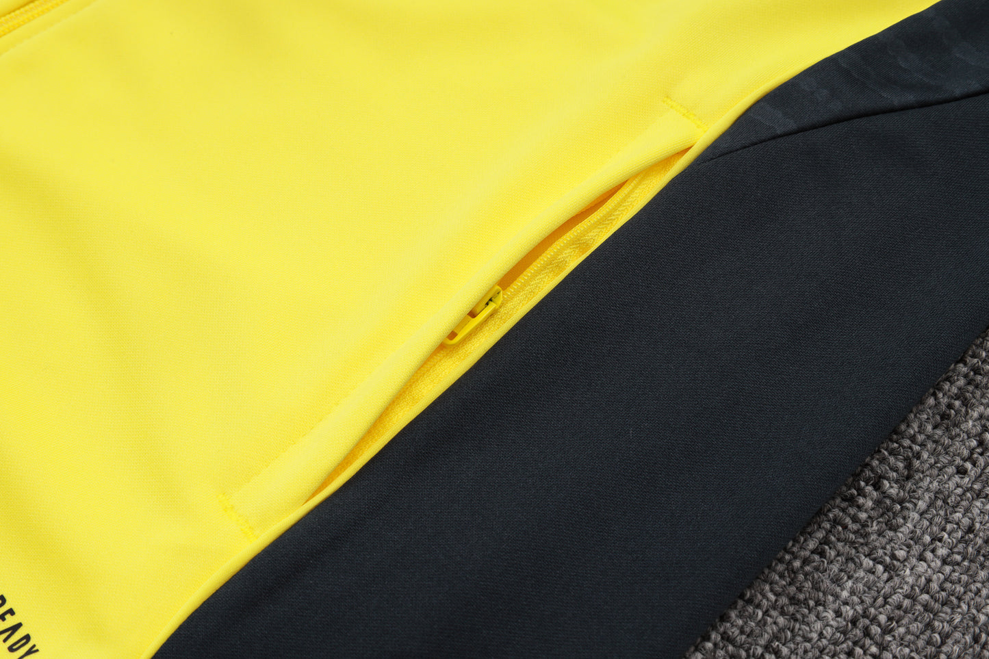 Chándal Real Madrid 2025/2026 – Edición Amarillo Neón