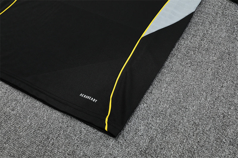 Real Madrid 25/26 Visitante – Elegancia Negra con Energía Moderna