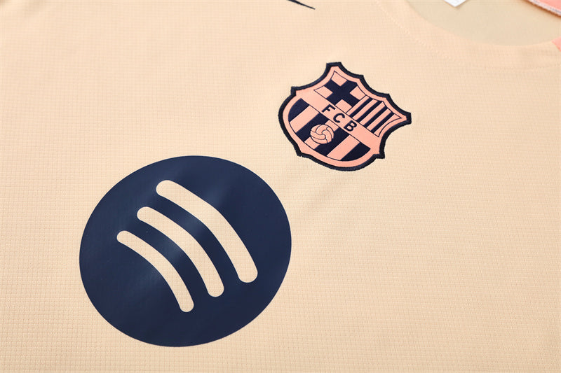 Set Oficial FC Barcelona Segunda Equipación 25/26 – Elegancia en Tono Arena