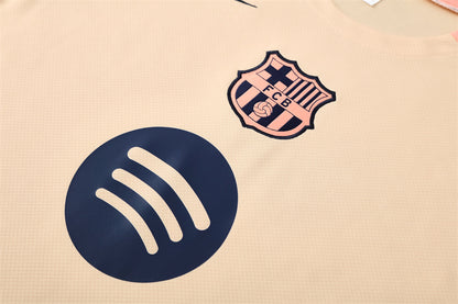 Set Oficial FC Barcelona Segunda Equipación 25/26 – Elegancia en Tono Arena