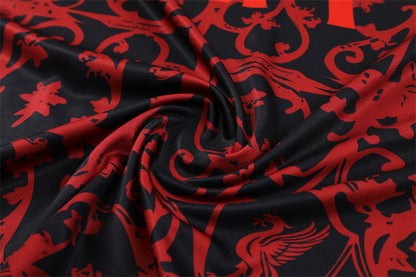 Chándal de entrenamiento del Liverpool 2025/26 – Edición “Baroque Red”.