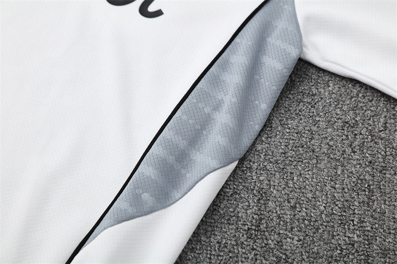 Set Oficial Inter Miami Visitante 25/26 – Elegancia Minimalista en Blanco y Negro