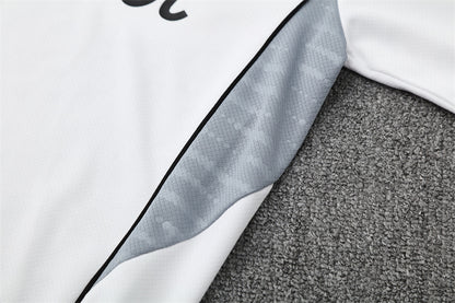 Set Oficial Inter Miami Visitante 25/26 – Elegancia Minimalista en Blanco y Negro