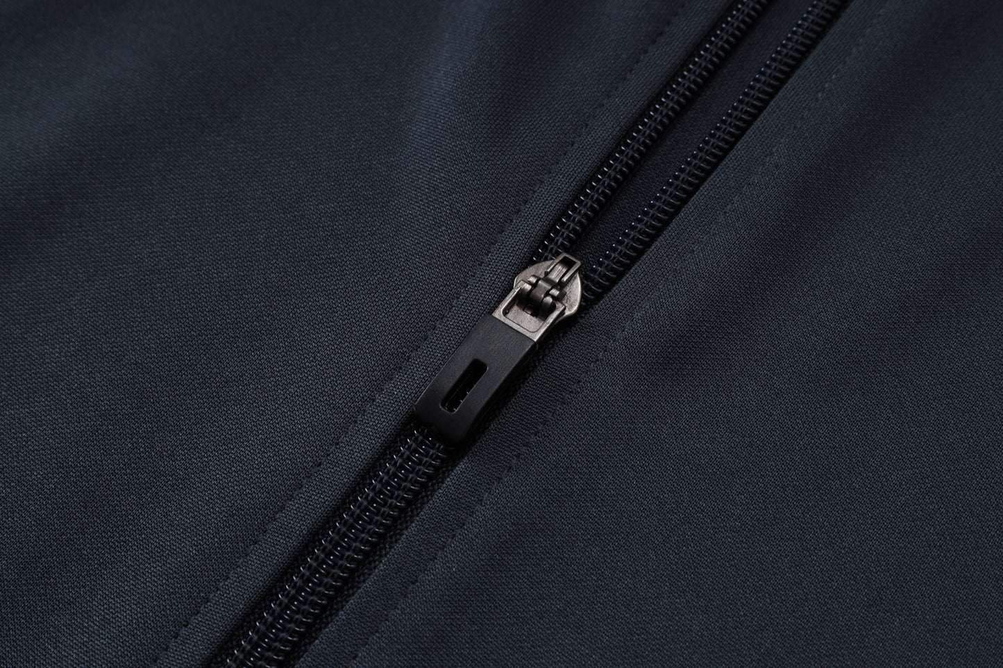 Chándal Real Madrid 2025/2026 – Elegancia Merengue