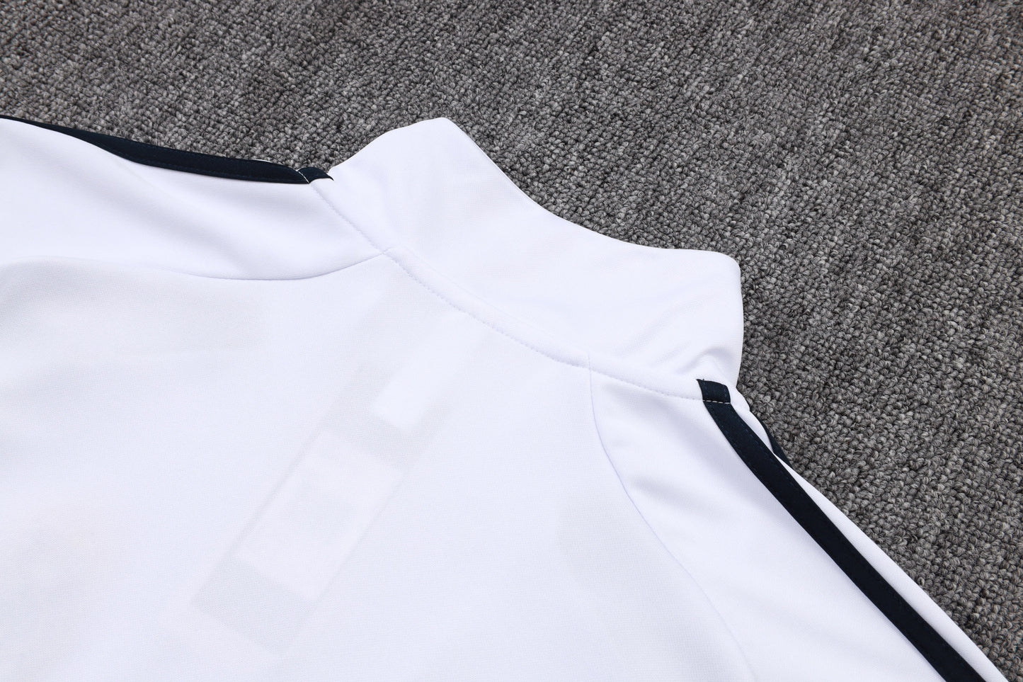 Chándal Real Madrid 2025/2026 – Blanco, Negro y Lima