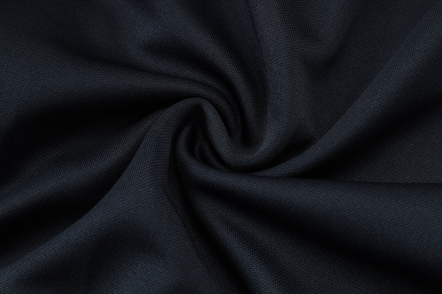 Chándal Real Madrid 2025/2026 – Elegancia Merengue