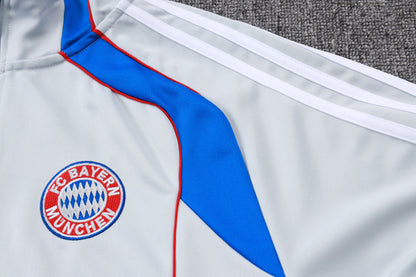 Chándal Bayern Múnich 2025/2026 – Gris con Azul y Rojo