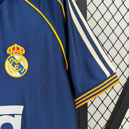 Camiseta Retro Real Madrid 1999/2000 – Segunda Equipación “Champions Glory”