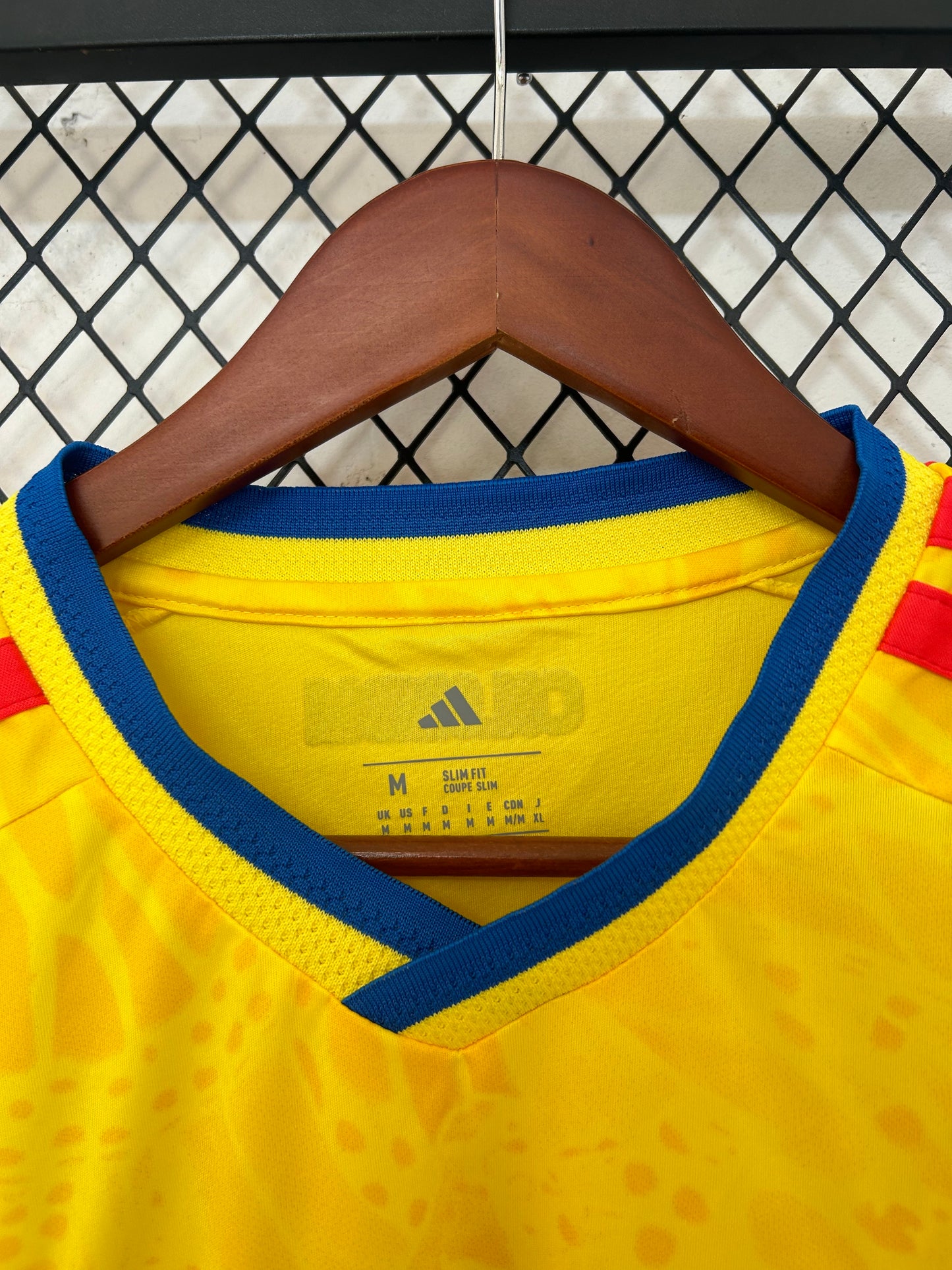 Camiseta Colombia 2025/2026 Local – Amarilla Diseño Gráfico Premium