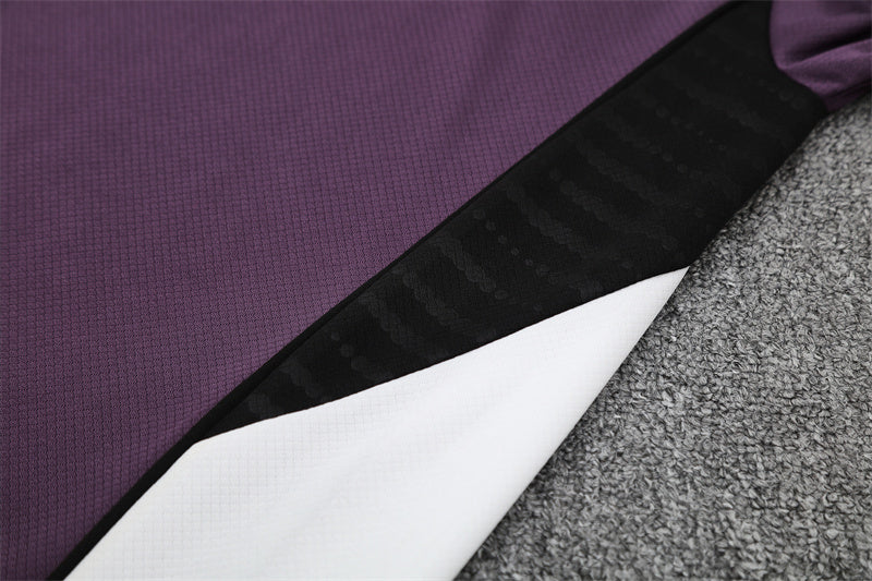 Set Oficial Manchester United Tercera Equipación 25/26 – Elegancia Oscura, Espíritu Red Devil