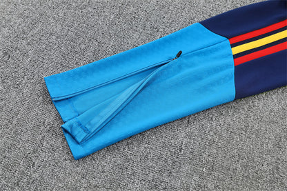 Chándal Selección Española Entrenamiento 2026/27 – Azul Marino, Azul Celeste, Rojo y Amarillo