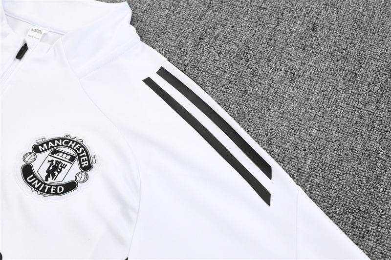 MANCHESTER UNITED – KIT DE ENTRENAMIENTO 2025/26