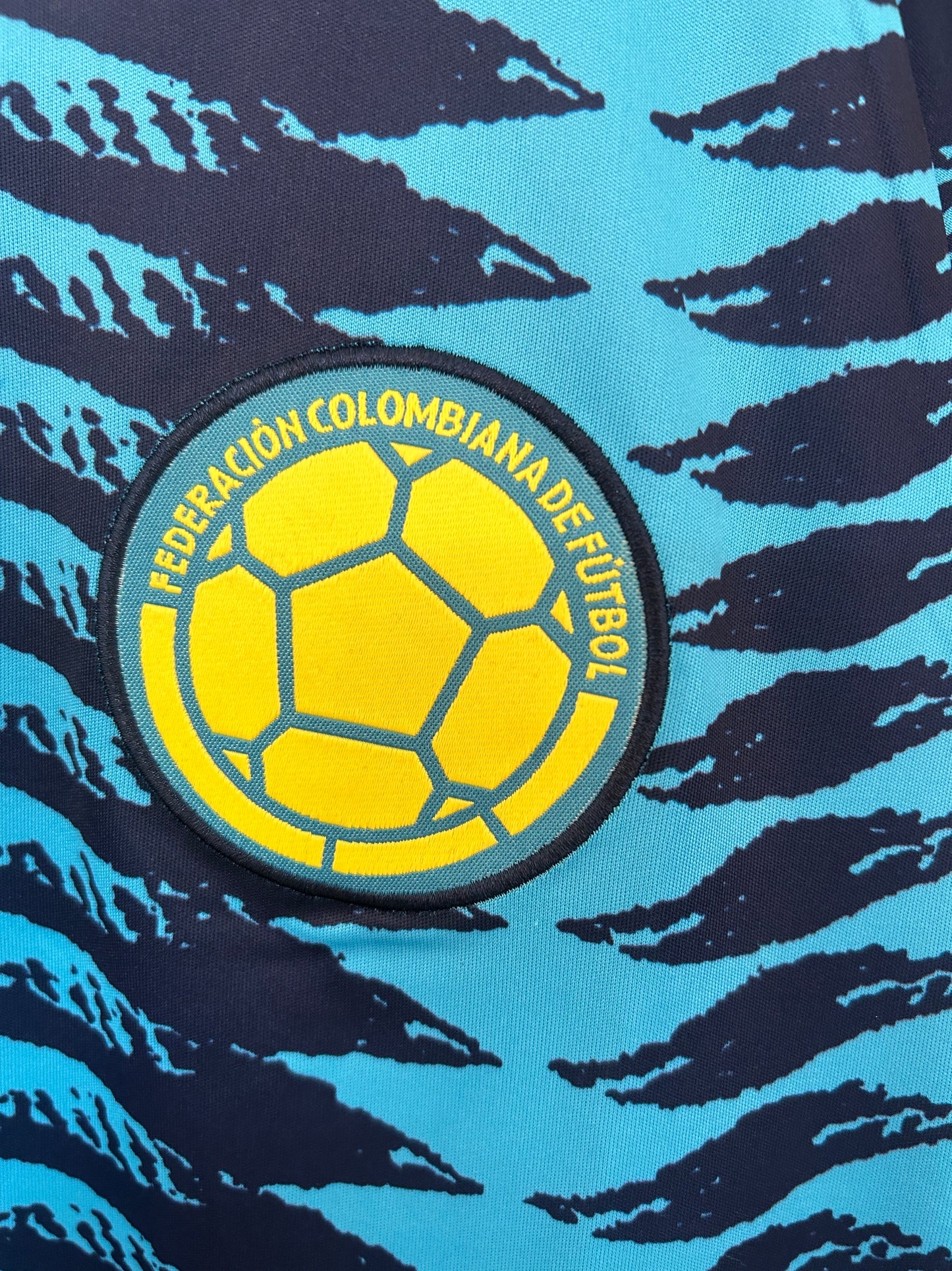Camiseta Colombia 2025/2026 Alternativa – Azul con detalles Amarillos