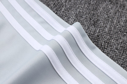 Chándal Bayern Múnich 2025/2026 – Gris con Azul y Rojo