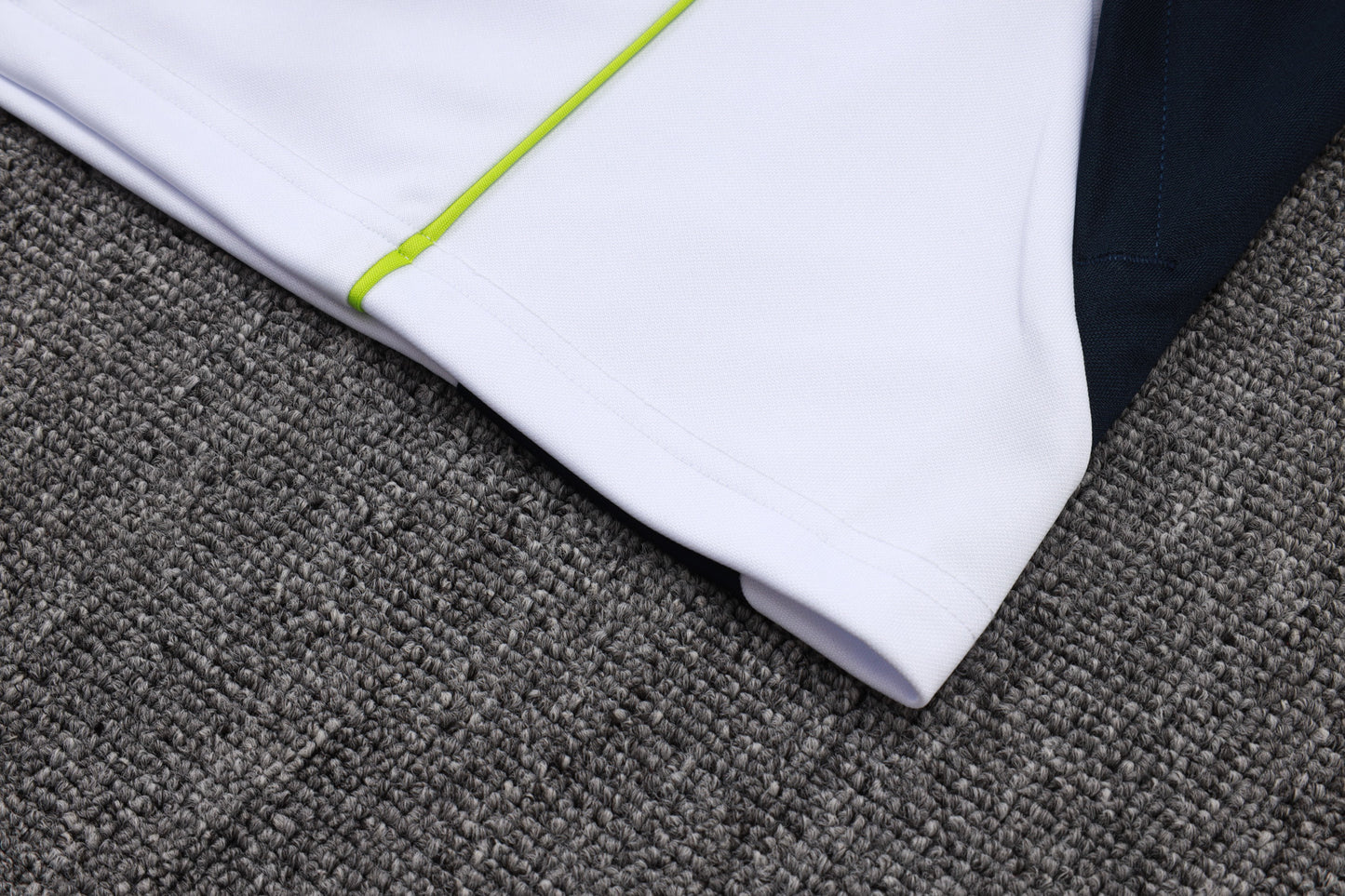 Chándal Real Madrid 2025/2026 – Blanco, Negro y Lima