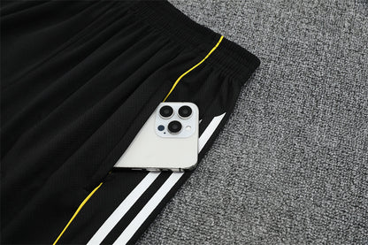 Real Madrid 25/26 Visitante – Elegancia Negra con Energía Moderna