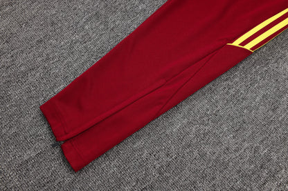 Chándal Arsenal FC 2025/2026 – Rojo Vinotinto con Detalles Amarillos