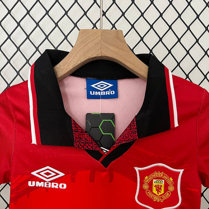 Conjunto Manchester United Kids Umbro – Sharp (1998-1999)