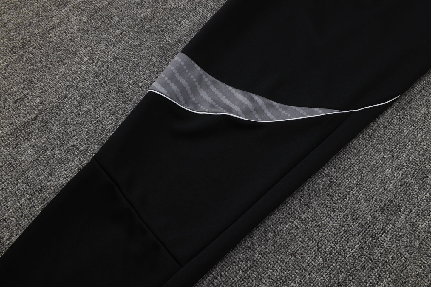 Chándal Real Madrid Blanco y Negro 2025/2026