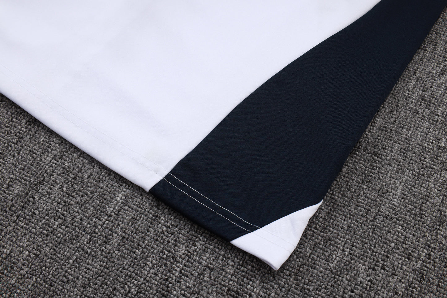 Chándal Real Madrid 2025/2026 – Blanco, Negro y Lima