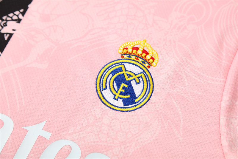 Real Madrid 25/26 – Edición Dragón Rosa & Negra