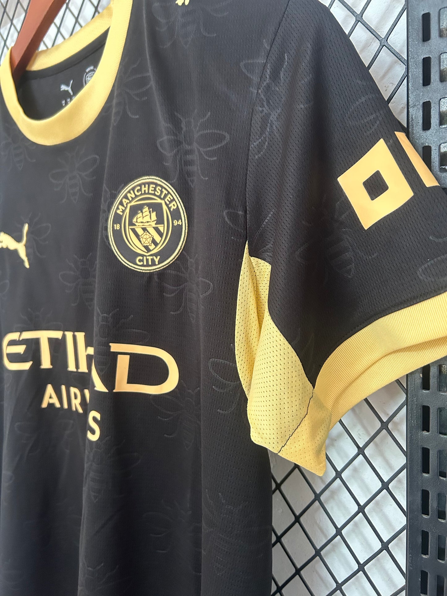 Camiseta Manchester City Negra y Dorada 2026