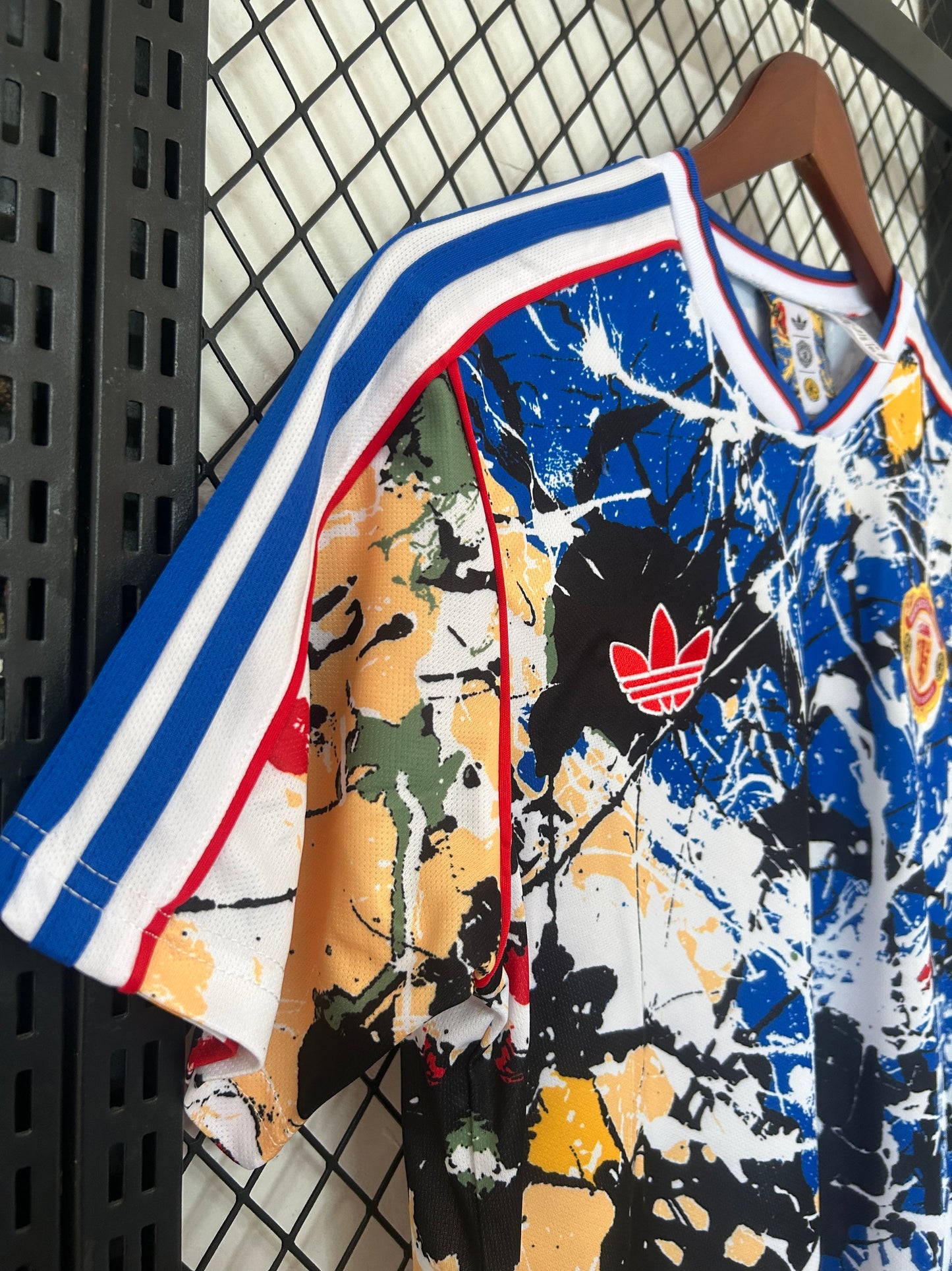 Camiseta Manchester United 2026/2027 Edición Especial – Diseño Artístico Adidas Originals