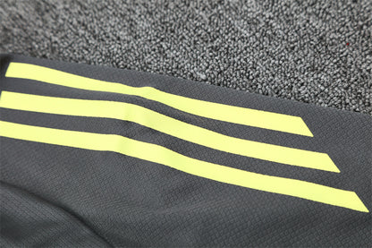 Set Oficial Real Madrid Alternativo 25/26 – Estilo Sobrio con Toque Neón