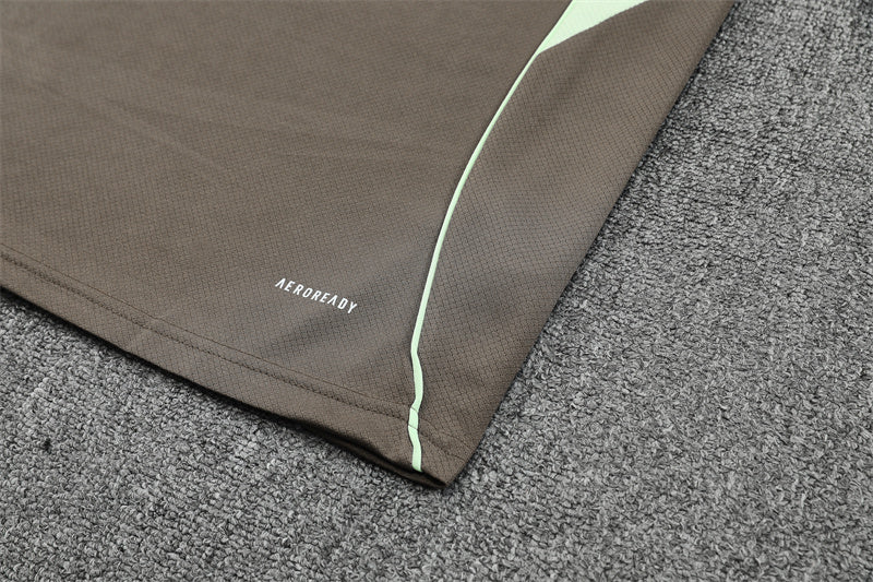 REAL MADRID – CONJUNTO DE ENTRENAMIENTO MARRÓN 2025/26