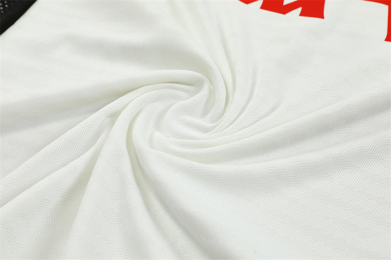 Liverpool 25/26 – chándal de entrenamiento blanco con detalles en rojo