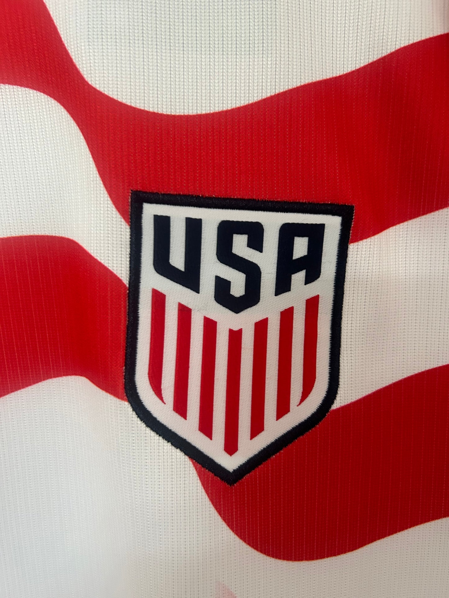 Camiseta USA 2025/2026 Local – Diseño Ondas Roja y Blanca