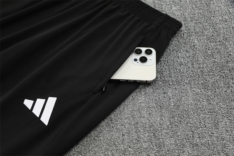 MANCHESTER UNITED – KIT DE ENTRENAMIENTO 2025/26